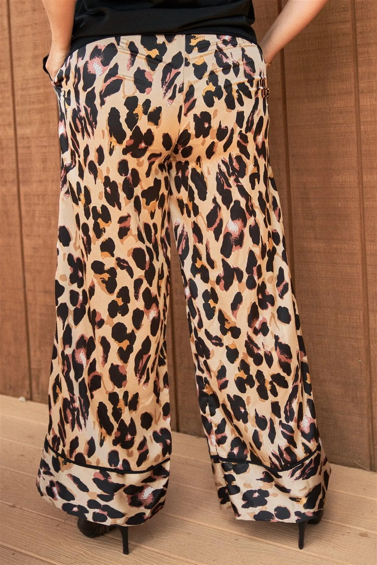 Junior Plus Leopard Print Satin Wide Leg Pants /2-2-2