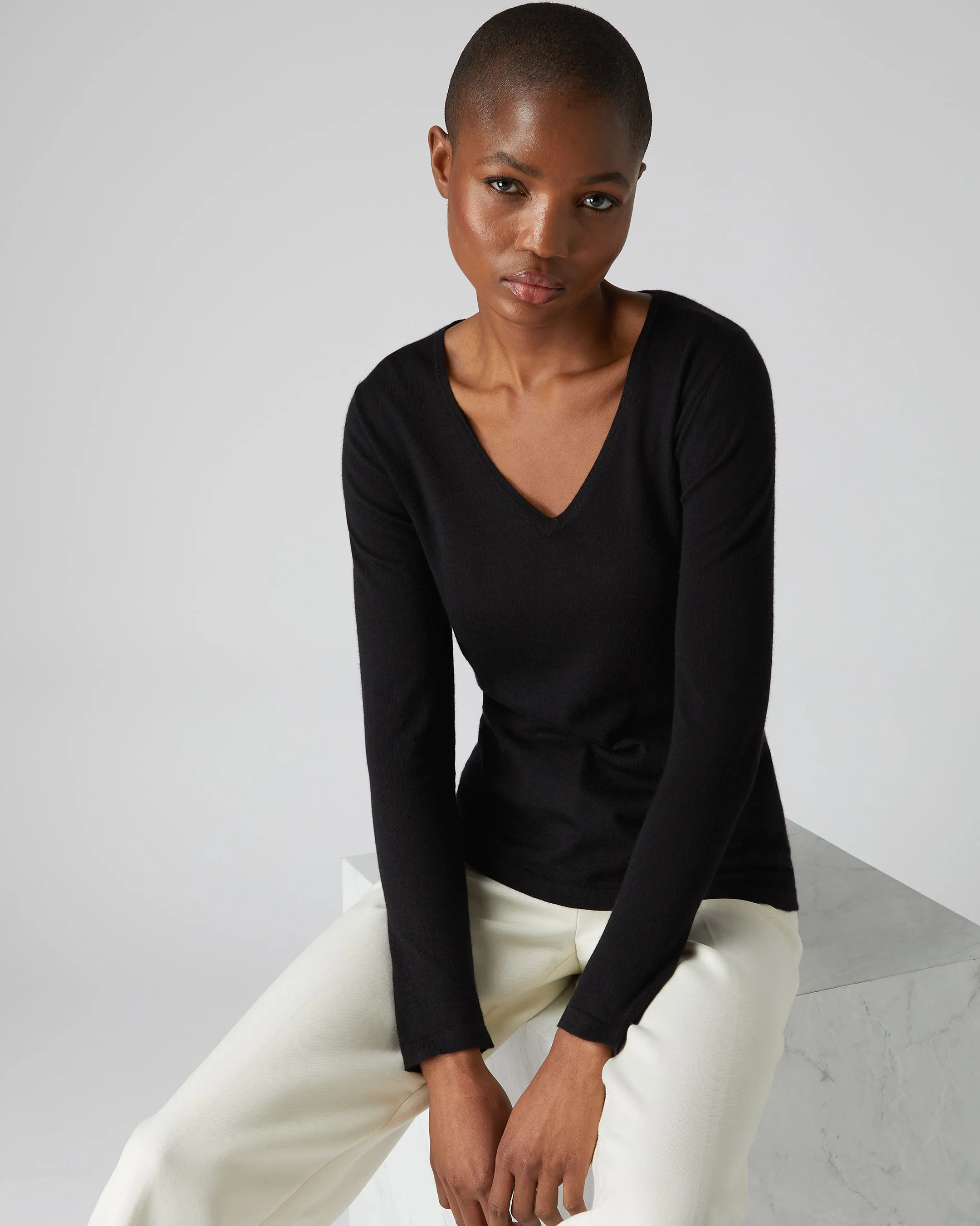 Women's Imogen Superfine Cashmere V Neck Jumper Black